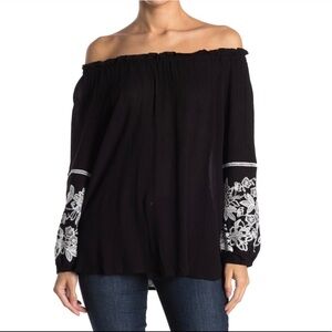 NWOT Liv Los Angeles Embroidered Sleeve Black/White Top